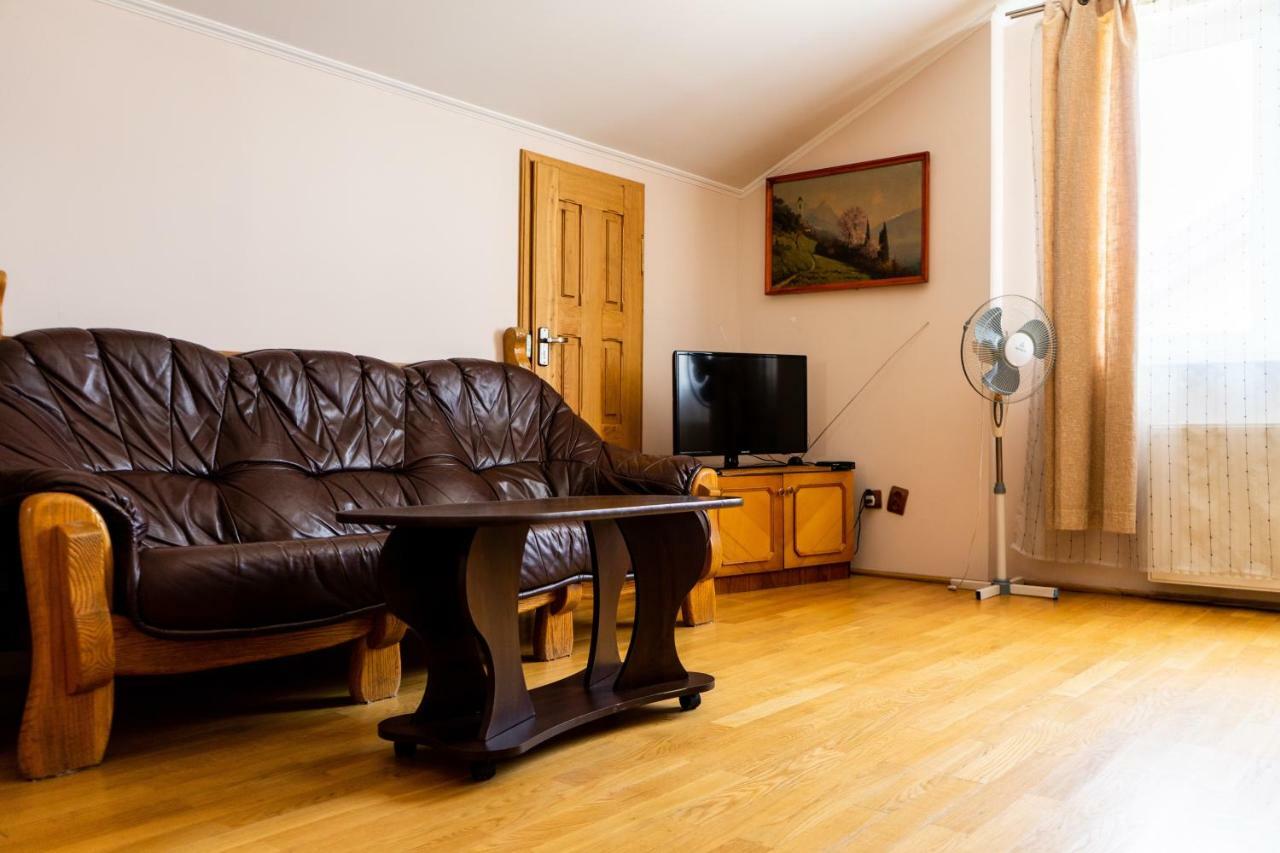 Hostel Villa Roma Lviv Kültér fotó